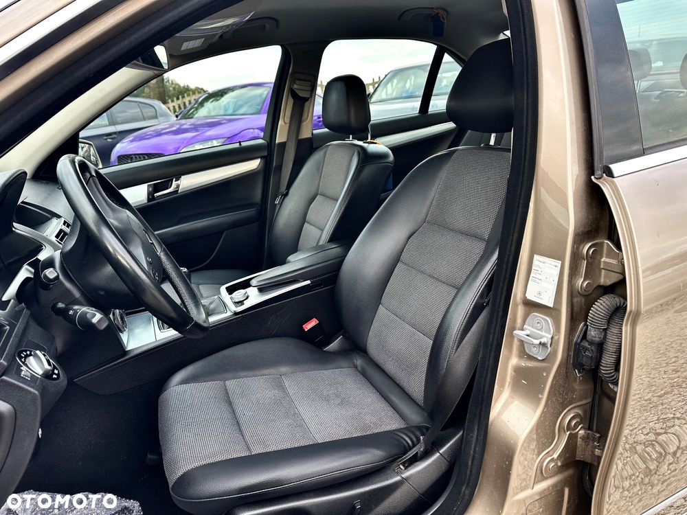 Mercedes-Benz Klasa C 180 Kompressor BlueEFFICIENCY Elegance - 17