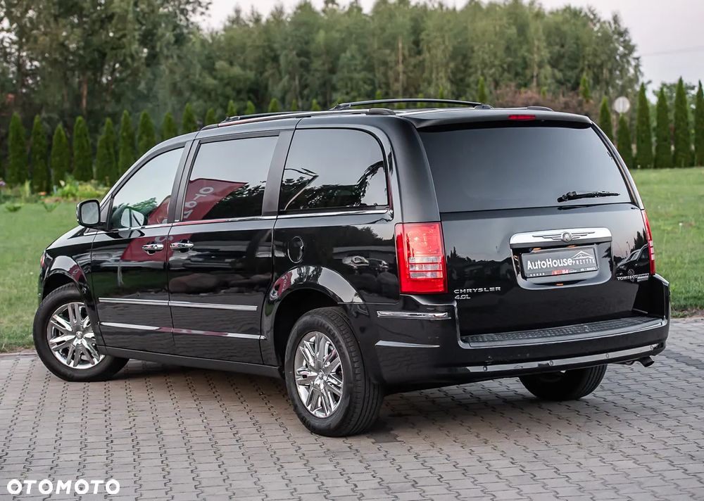 Chrysler Town & Country - 8
