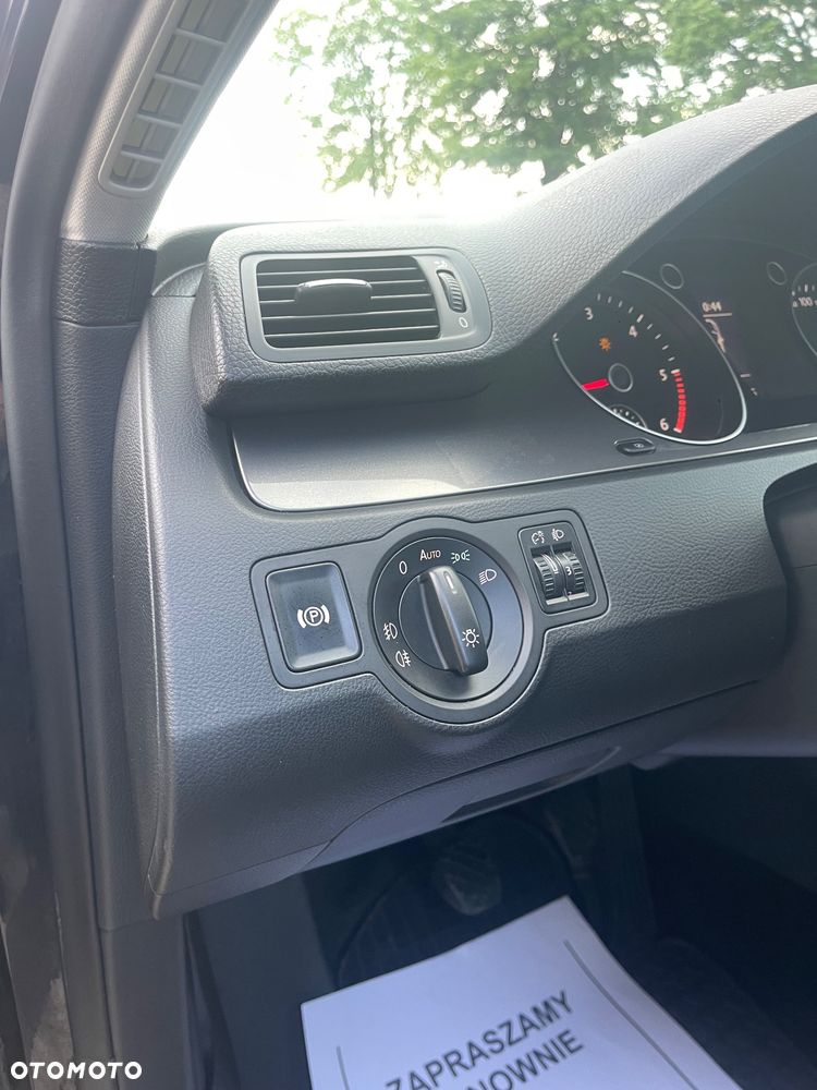 Volkswagen Passat 2.0 TDI DPF Highline - 15