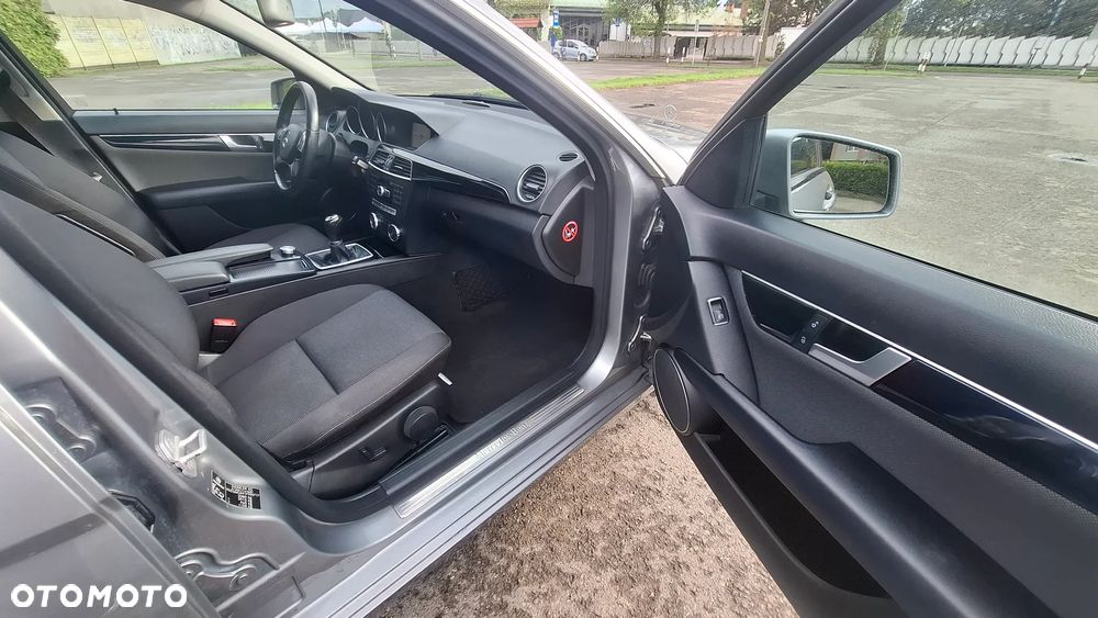Mercedes-Benz Klasa C 180 CGI BlueEFFICIENCY - 9