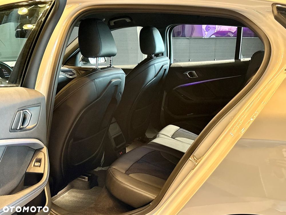 BMW Seria 1 118i M Sport - 22