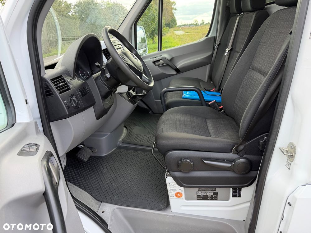 Mercedes-Benz Sprinter - 12