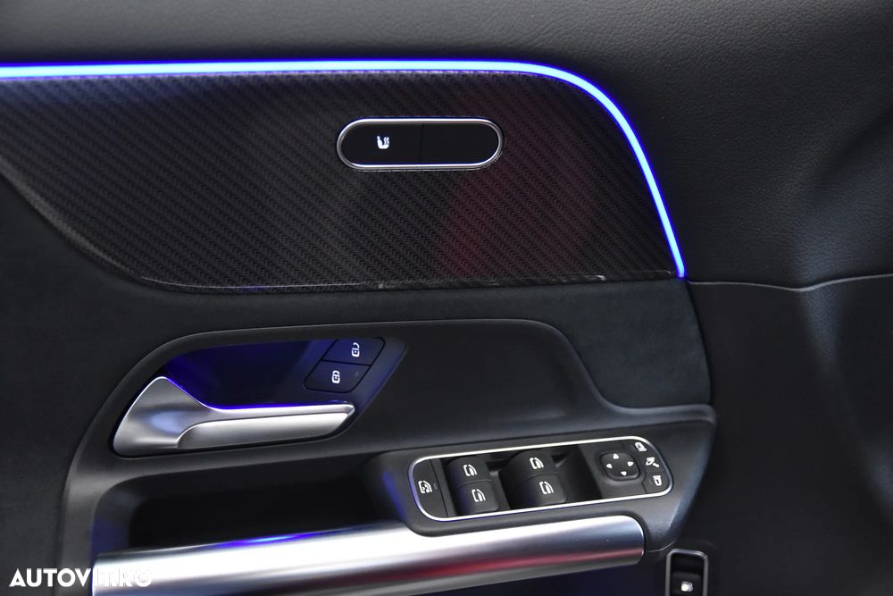 Mercedes-Benz GLA - 16