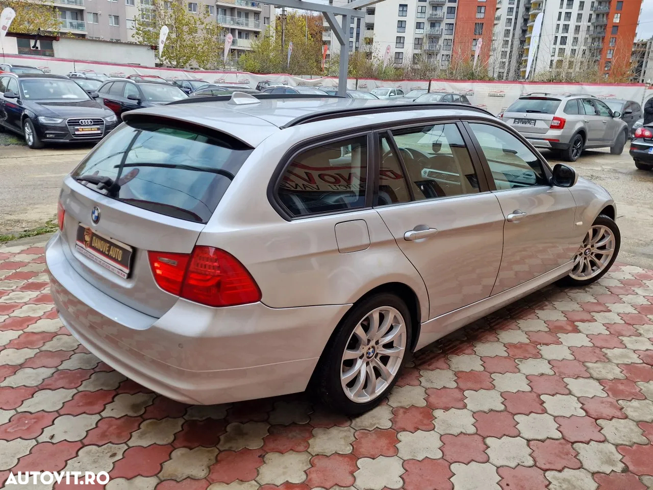BMW Seria 3 318d DPF Touring Aut. - 13