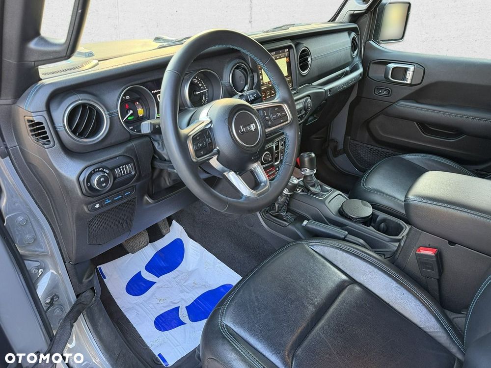Jeep Wrangler - 12