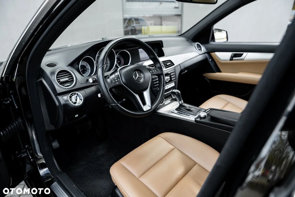 Mercedes-Benz Klasa C 250 CDI DPF Automatik BlueEFFICIENCY Special Edition - 16