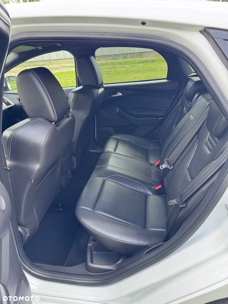 Ford Focus 2.0 EcoBoost ST mit Leder-Sport-Paket - 17