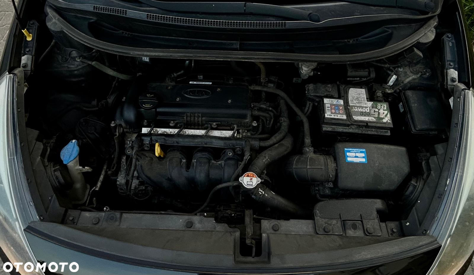 Kia Rio 1.4 L - 35