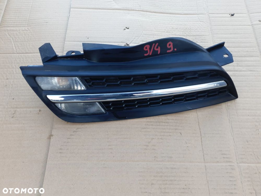 NISSAN MICRA K12 GRILL KIERUNKOWSKAZ NERKA PRAWY PRZÓD - 1