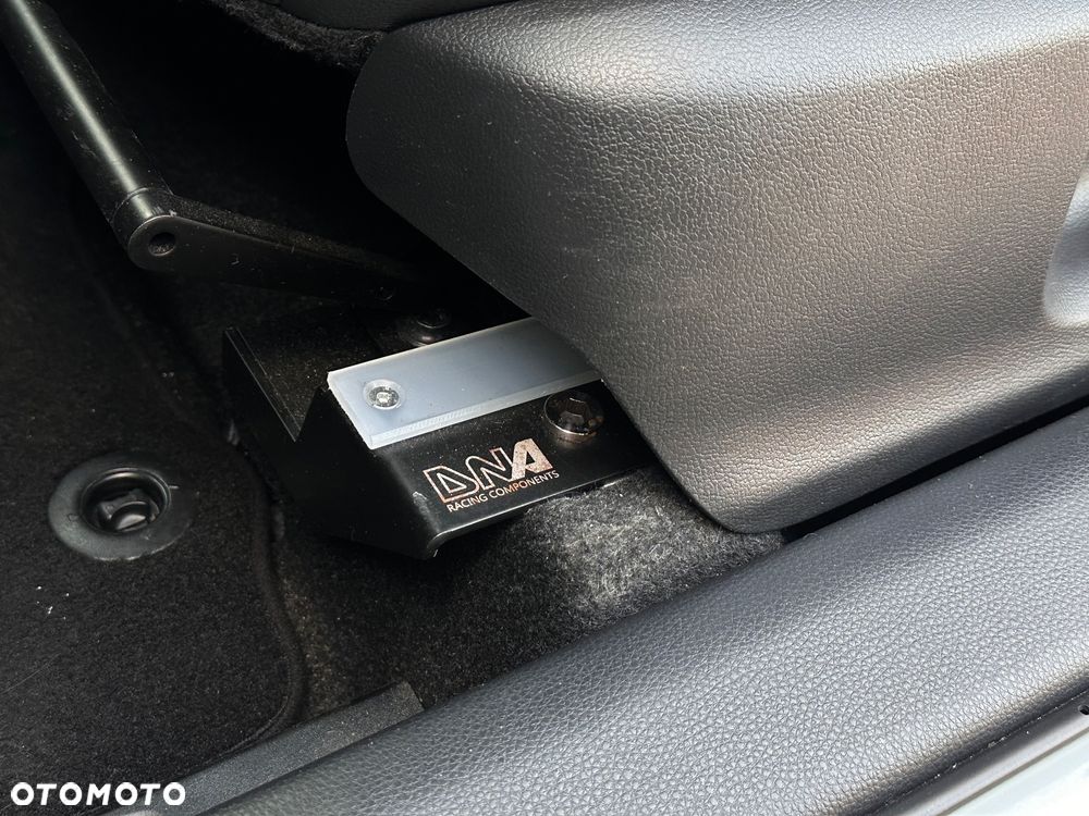 Toyota GR Yaris 1.6 Dynamic - 25