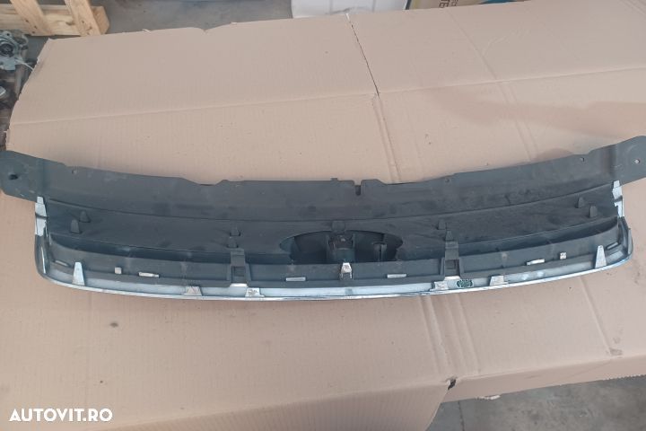 Grila radiator 8V41-R7081-A Ford Kuga 1 [2008 - 2013] Crossover 2.0 T - 2