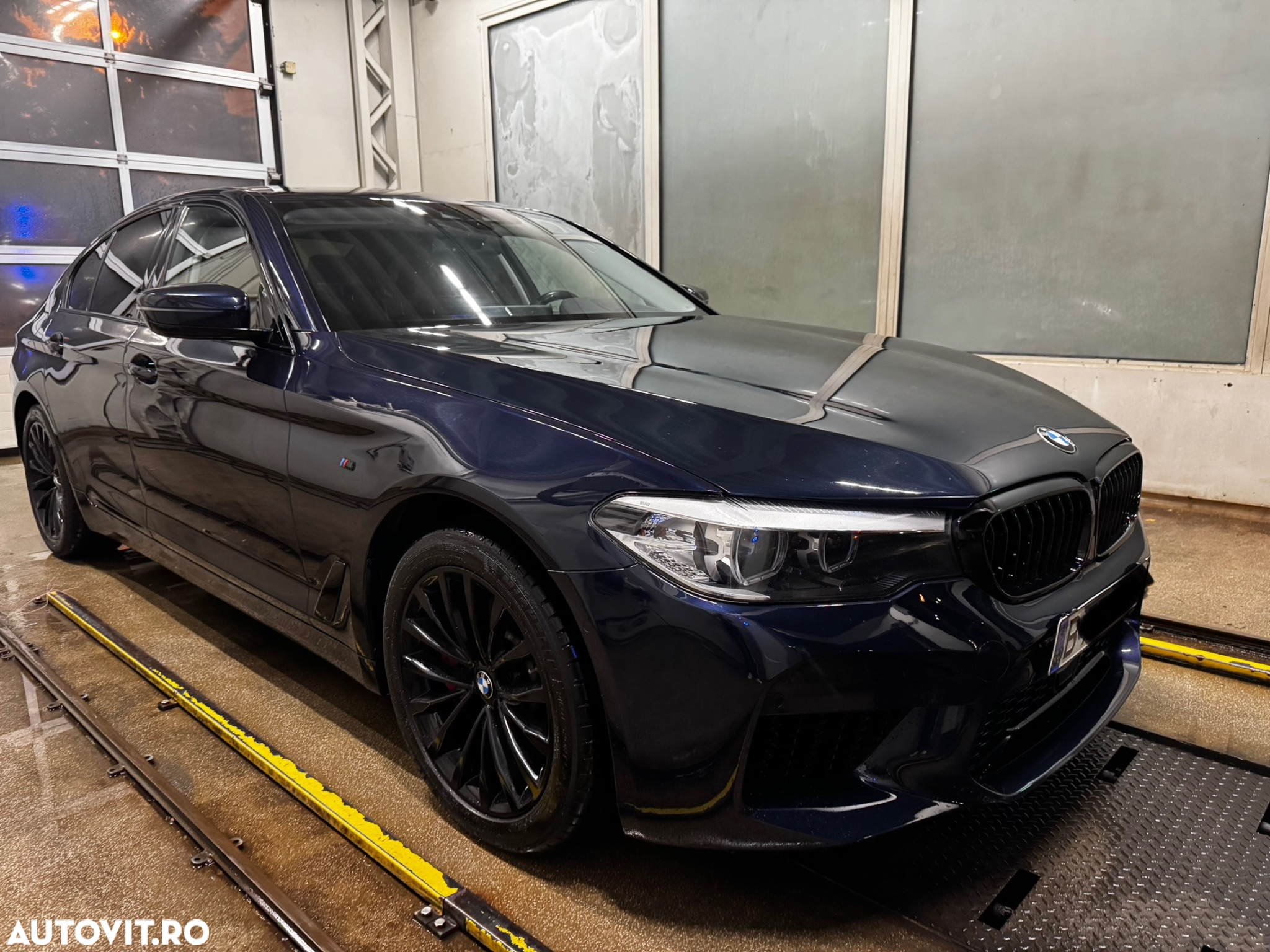 BMW Seria 5 530i Aut. Luxury Line - 26