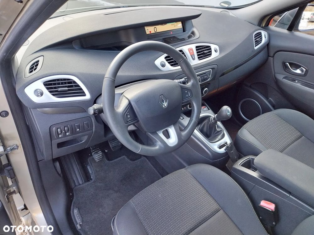 Renault Scenic 1.6 16V Confort Privilege - 13