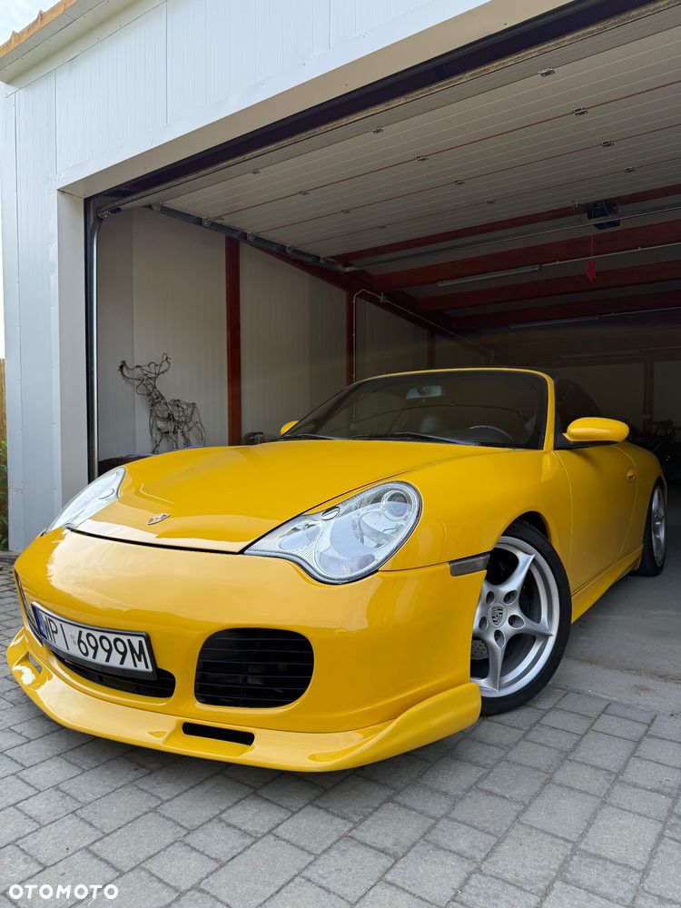 Porsche 911 Carrera 4 - 11