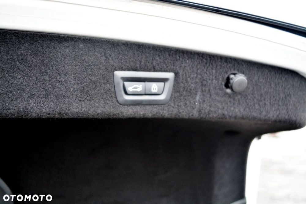 BMW Seria 7 750Li xDrive - 18