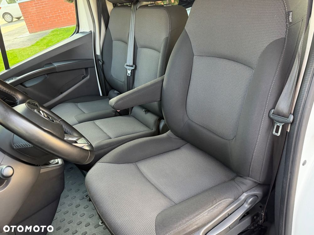 Nissan NV300 - 26