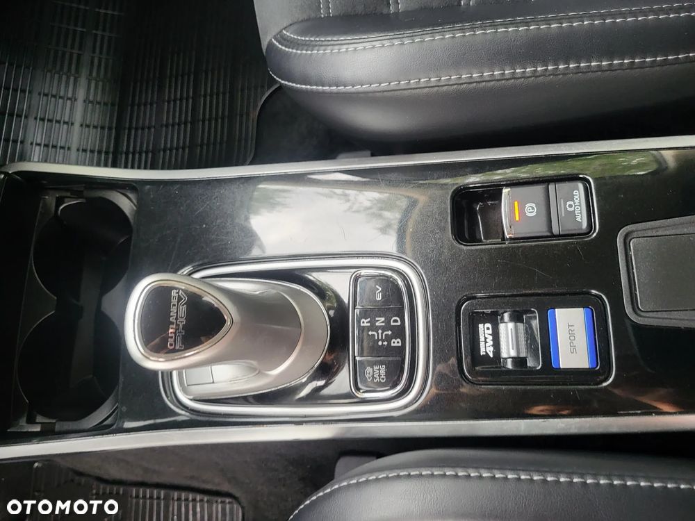 Mitsubishi Outlander Instyle NAVI - 20
