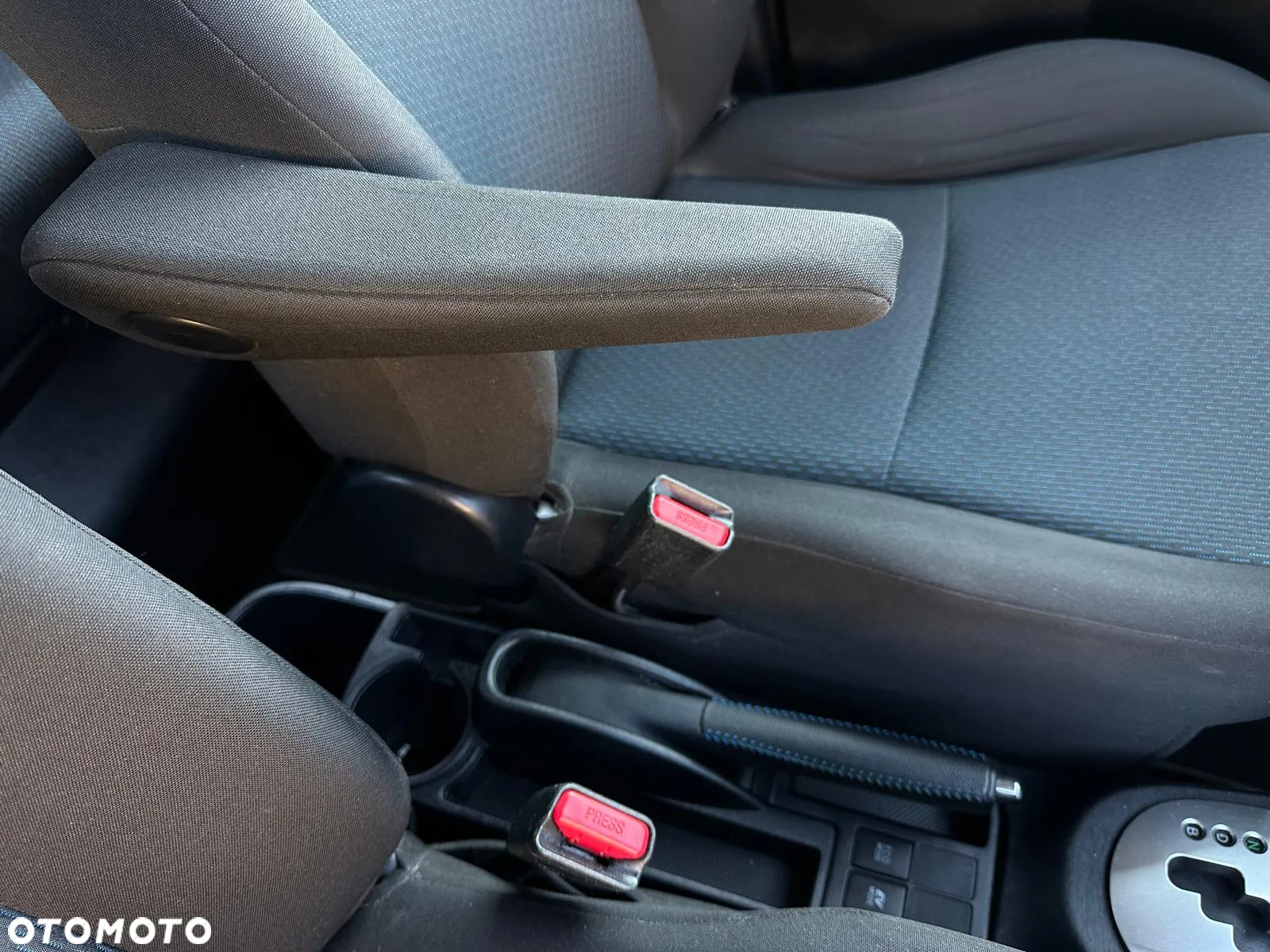 Toyota Yaris Hybrid 100 Business Edition - 25