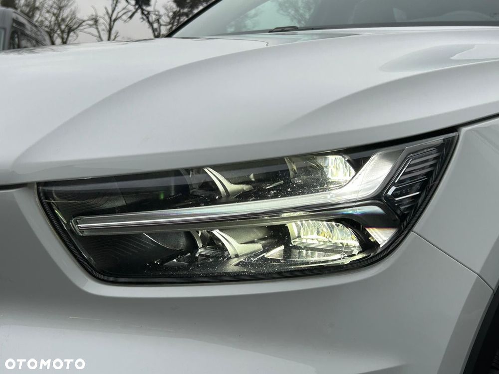 Volvo XC 40 T3 Momentum Pro - 32