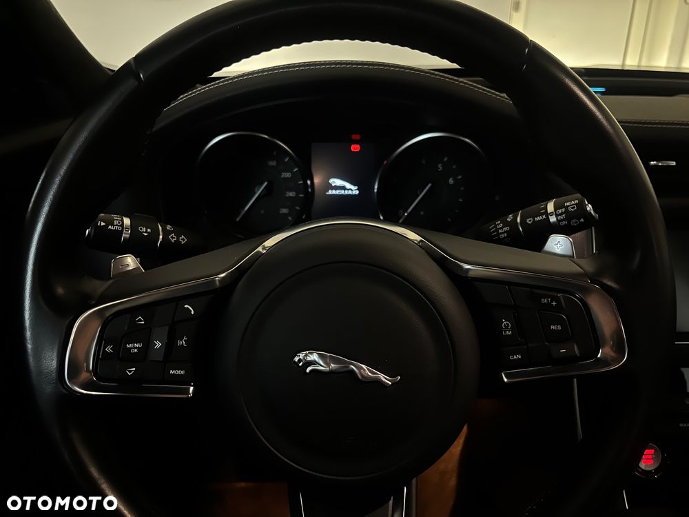 Jaguar XF 2.0 T AWD R-Sport - 5
