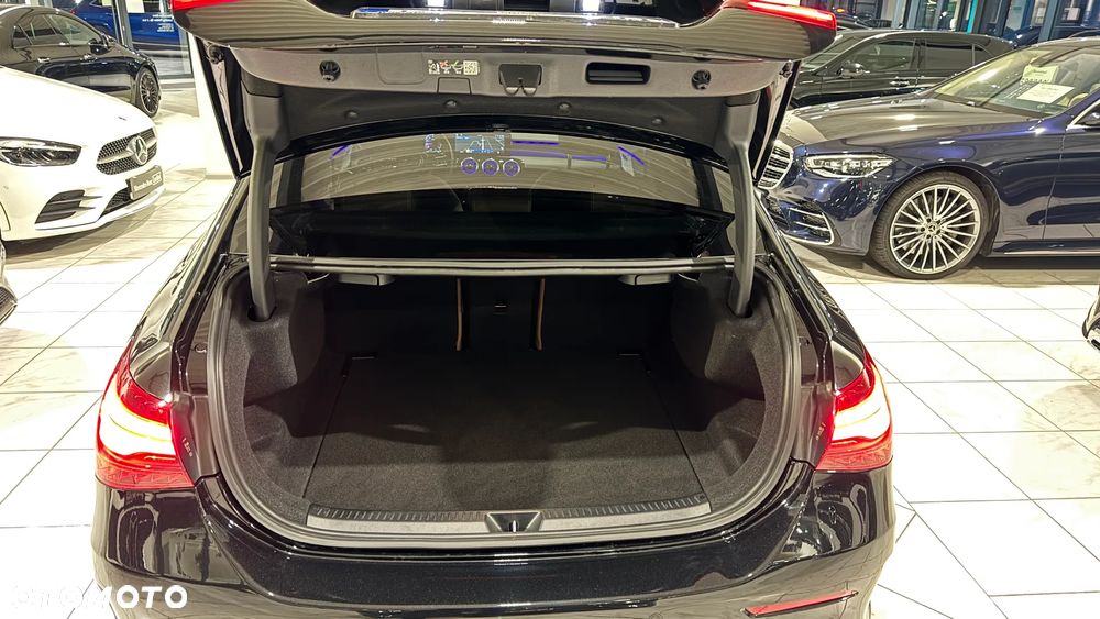 Mercedes-Benz Klasa A 200 AMG Line 7G-DCT - 34