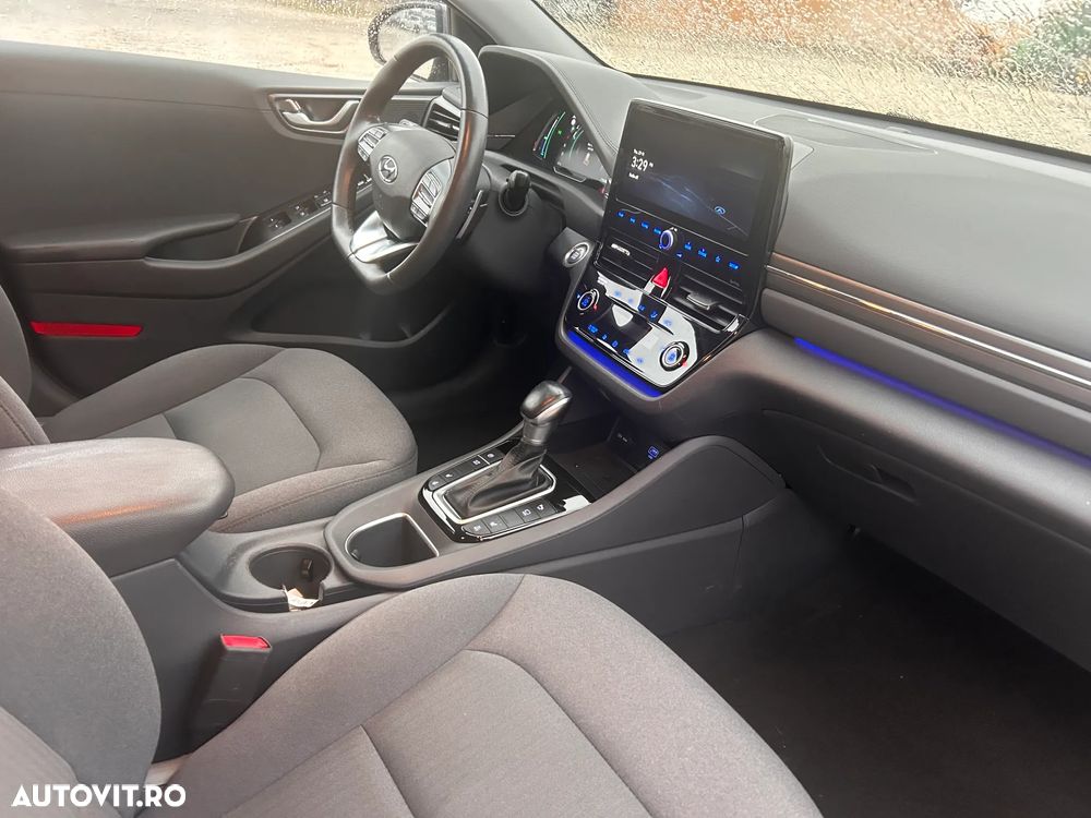 Hyundai IONIQ - 8