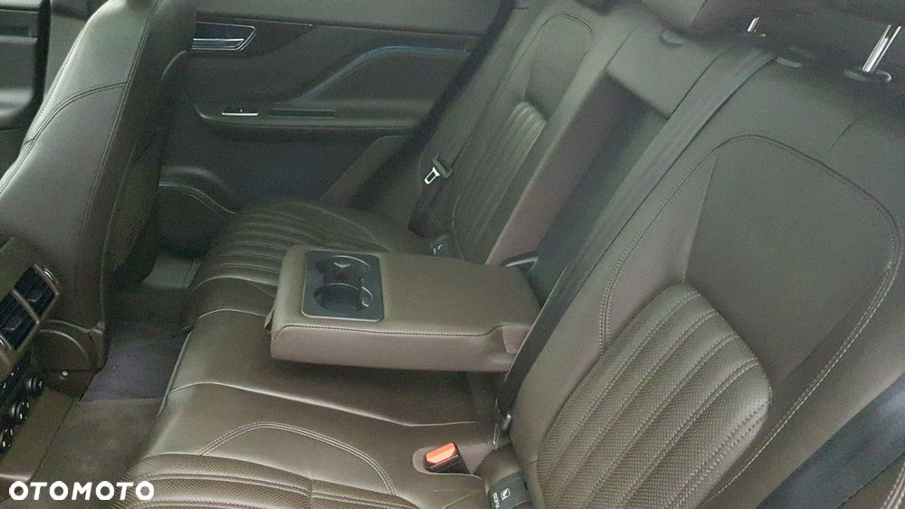 Jaguar F-Pace - 22