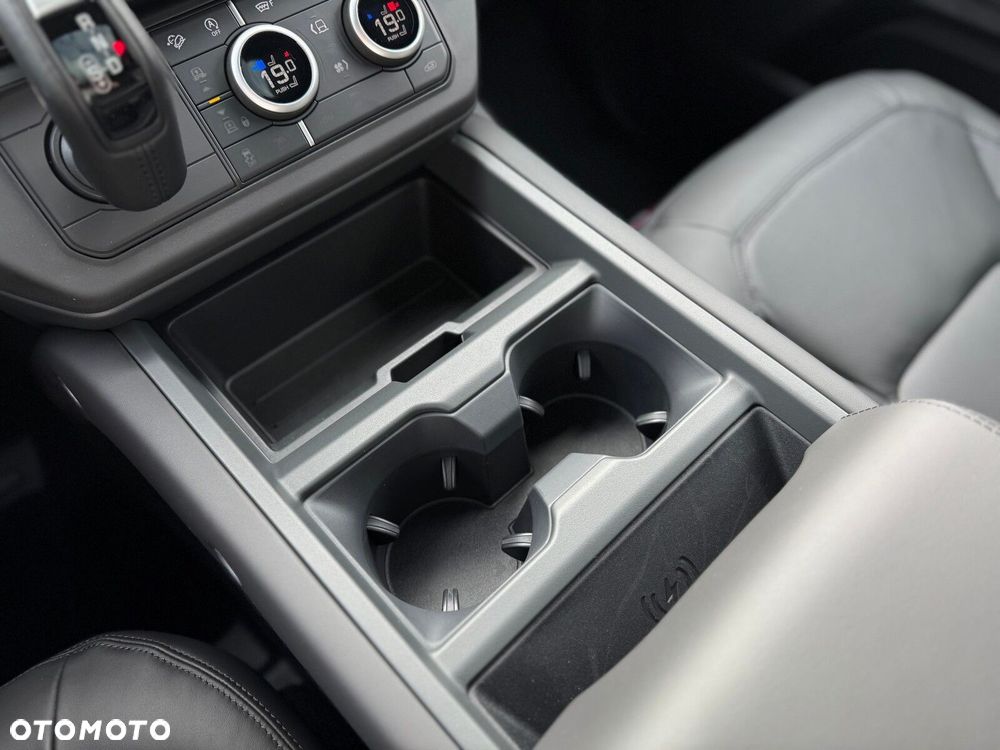 Land Rover Defender - 18