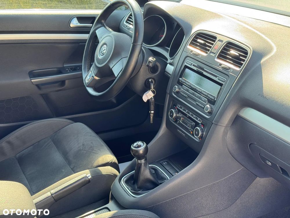 Volkswagen Golf - 25