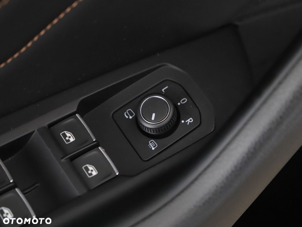 Volkswagen Passat Variant 2.0 TDI 4Mot Elegance DSG - 23