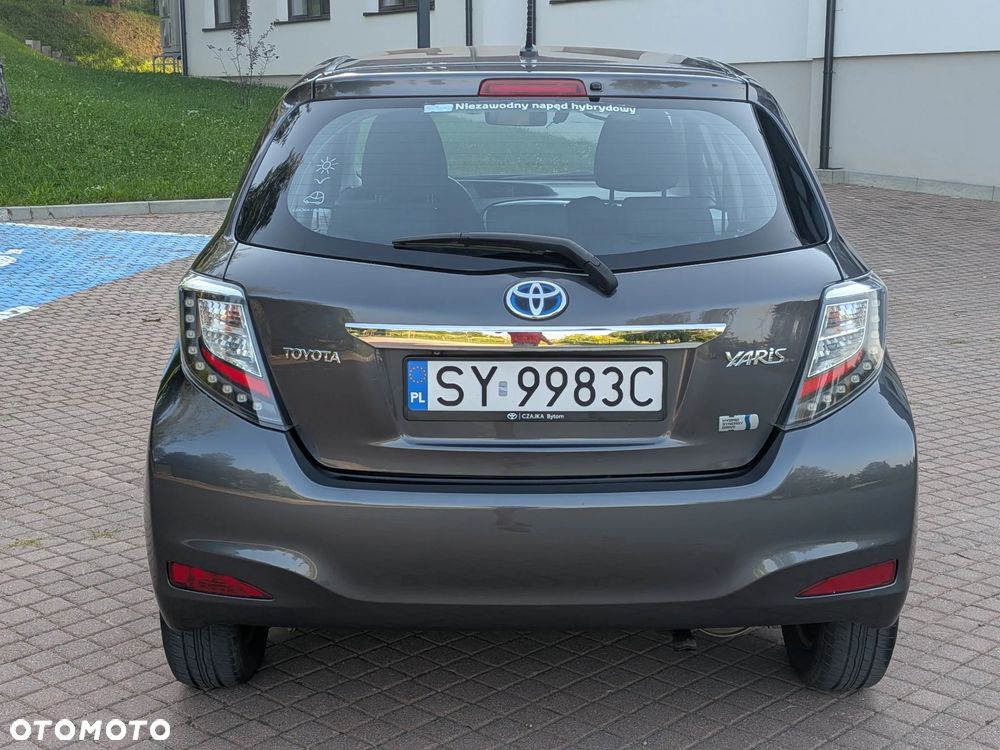 Toyota Yaris Hybrid 100 Premium - 3