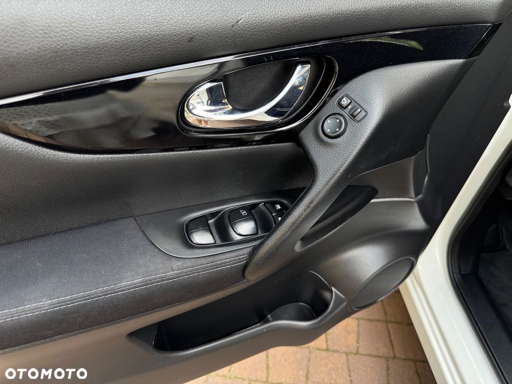 Nissan Qashqai 1.2 DIG-T N-Connecta - 16