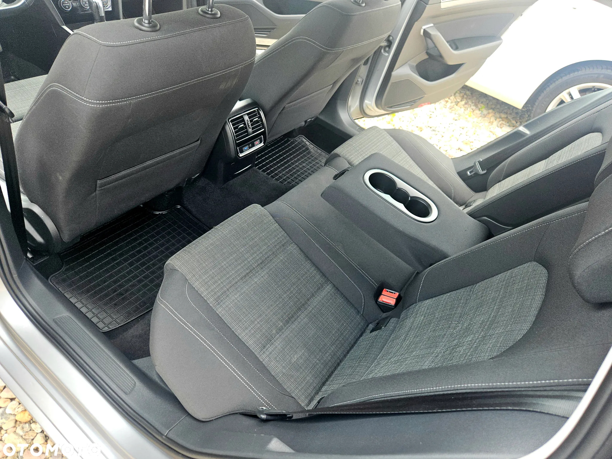 Volkswagen Passat Variant 2.0 TDI SCR DSG Business - 26