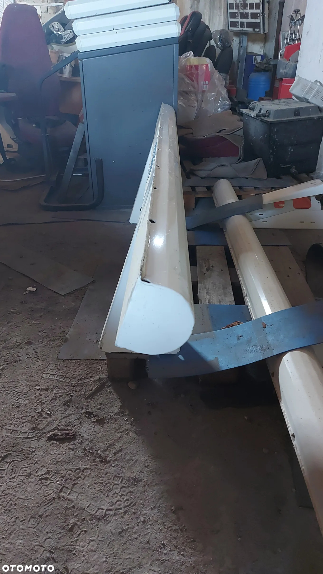 Oryginalny Zderzak naczepy Krone nowe po montażu windy - 4