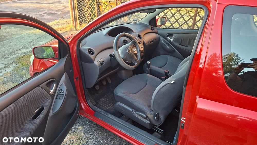 Toyota Yaris 1.0 Base - 9