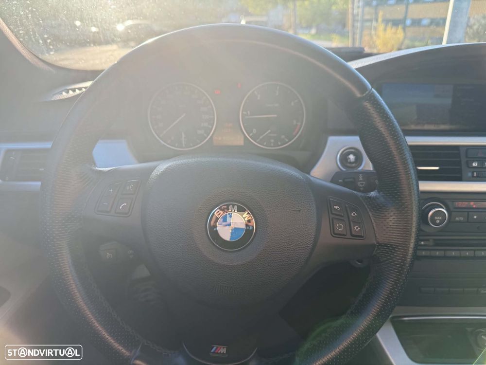 BMW 320 d Pack M - 17