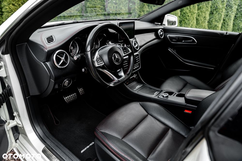 Mercedes-Benz CLA 250 4Matic 7G-DCT AMG Line - 16