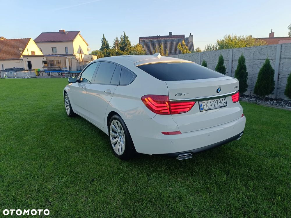 BMW Seria 5 550i - 5