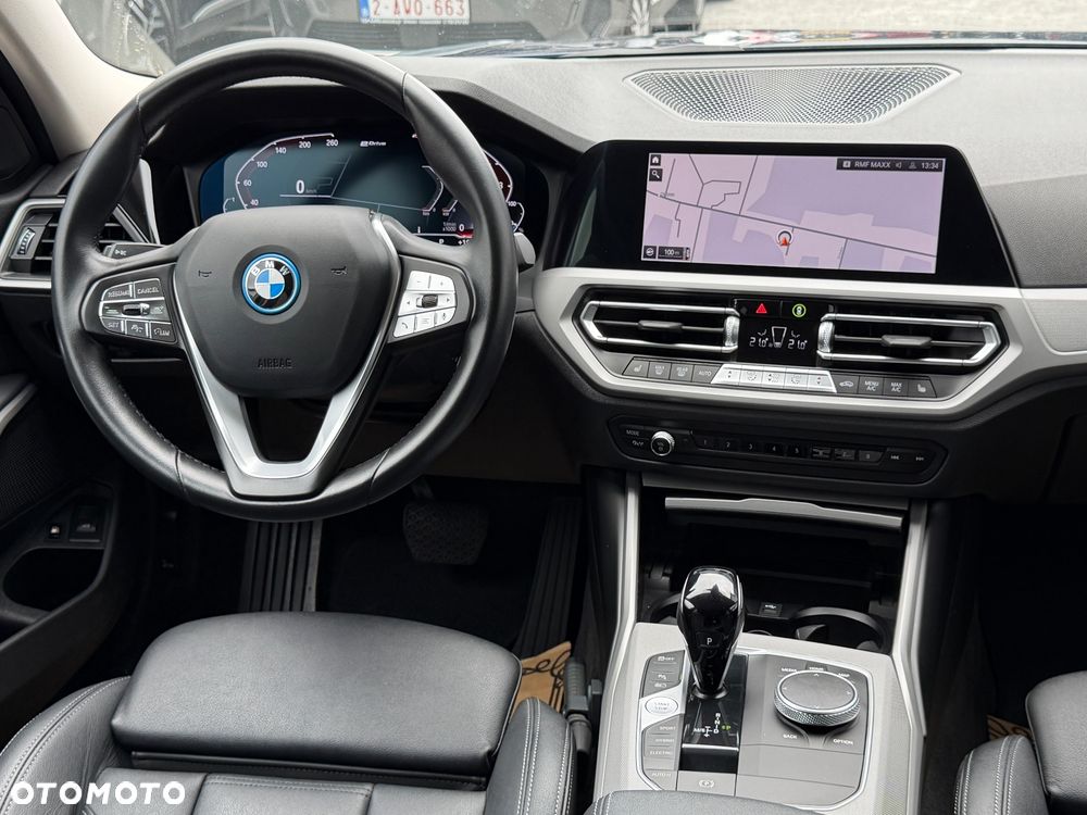 BMW Seria 3 320e Sport Line - 9
