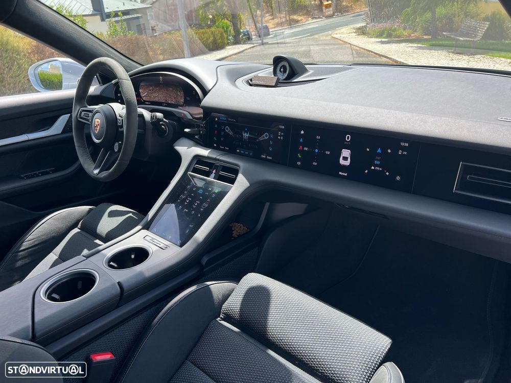 Porsche Taycan Turbo - 31