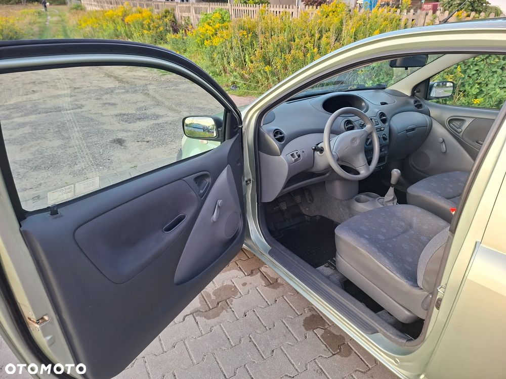 Toyota Yaris 1.0 Base - 6