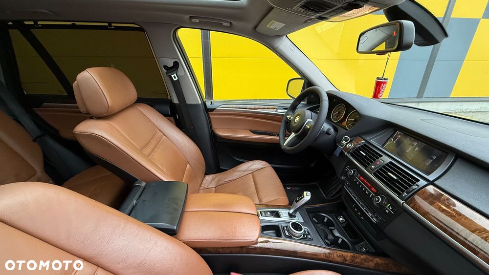 BMW X5 4.8i xDrive - 8