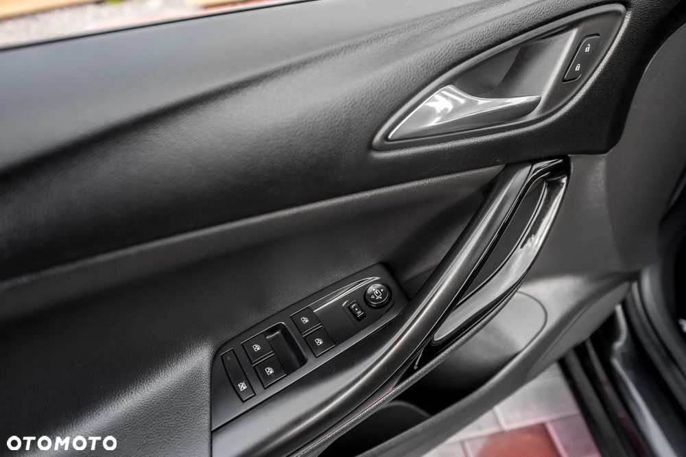 Opel Astra V 1.4 T Dynamic S&S - 24