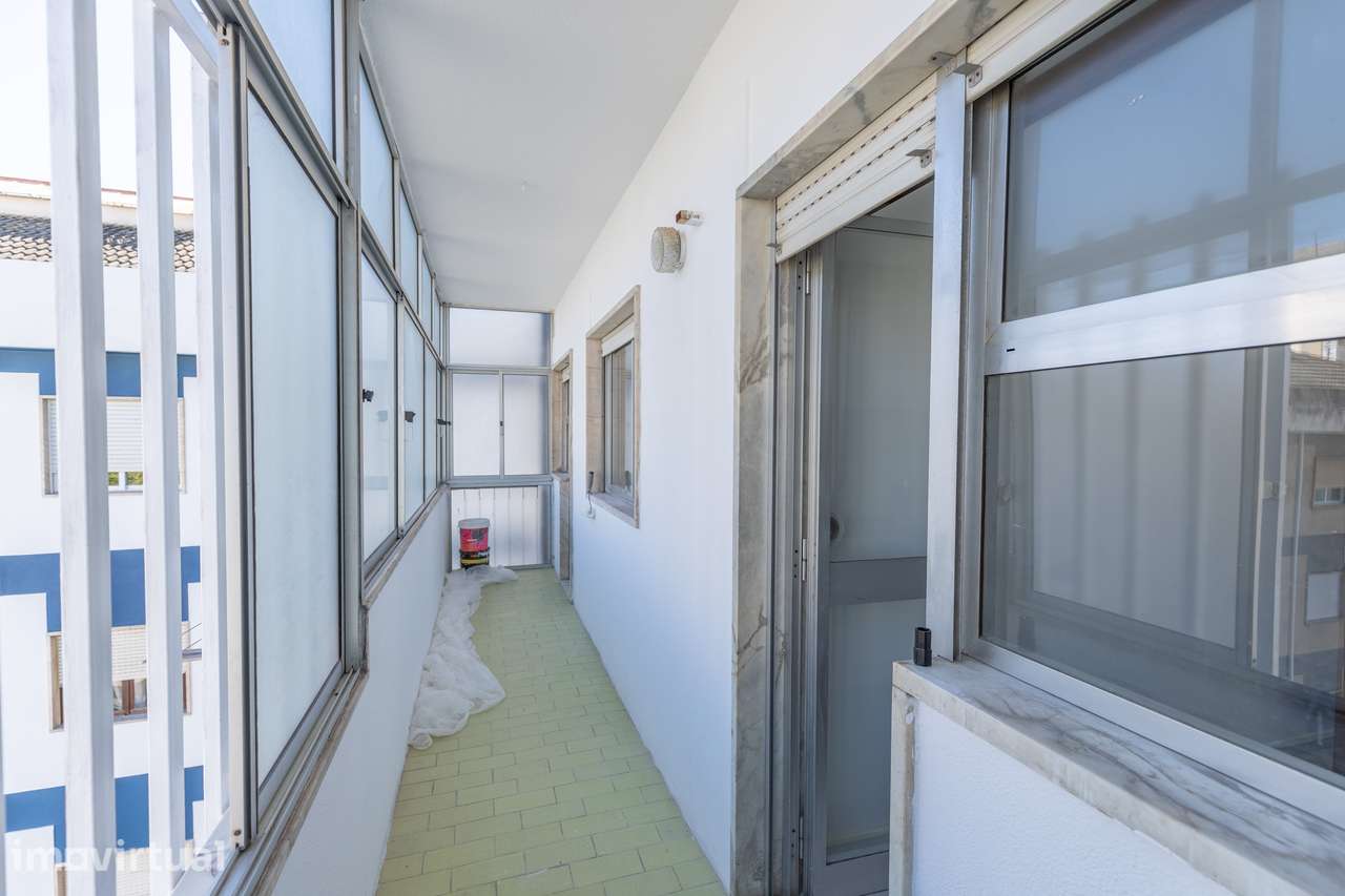 Apartamento T2 com varanda em Amora, Bem localizado - Grande imagem: 3/16