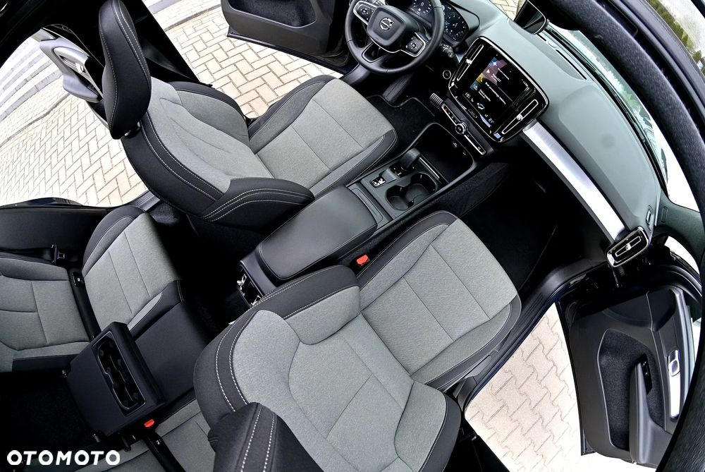 Volvo XC 40 B3 B DKG Plus Bright - 24