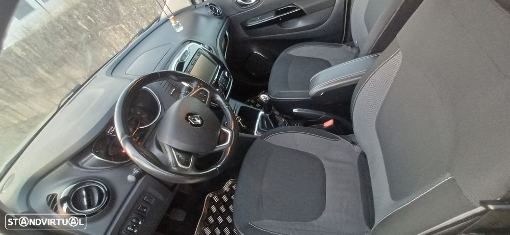 Renault Captur 1.5 dCi Exclusive EDC - 5