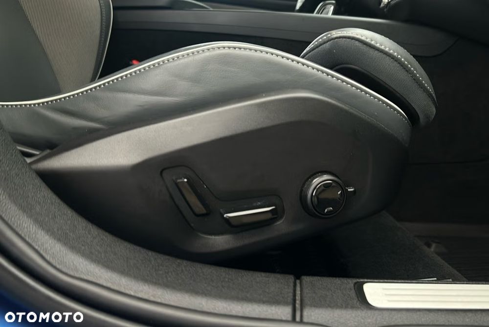 Volvo V60 B4 D R-Design - 13