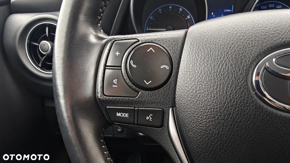 Toyota Auris 1.6 Premium Comfort - 21