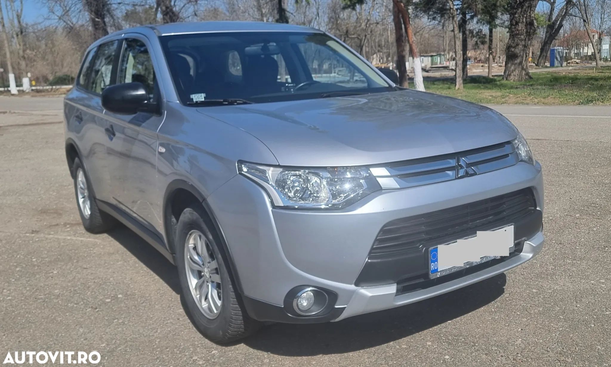 Mitsubishi Outlander - 1