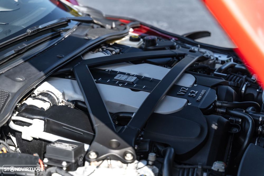 Aston Martin DB11 Coupé V12 AMR - 12